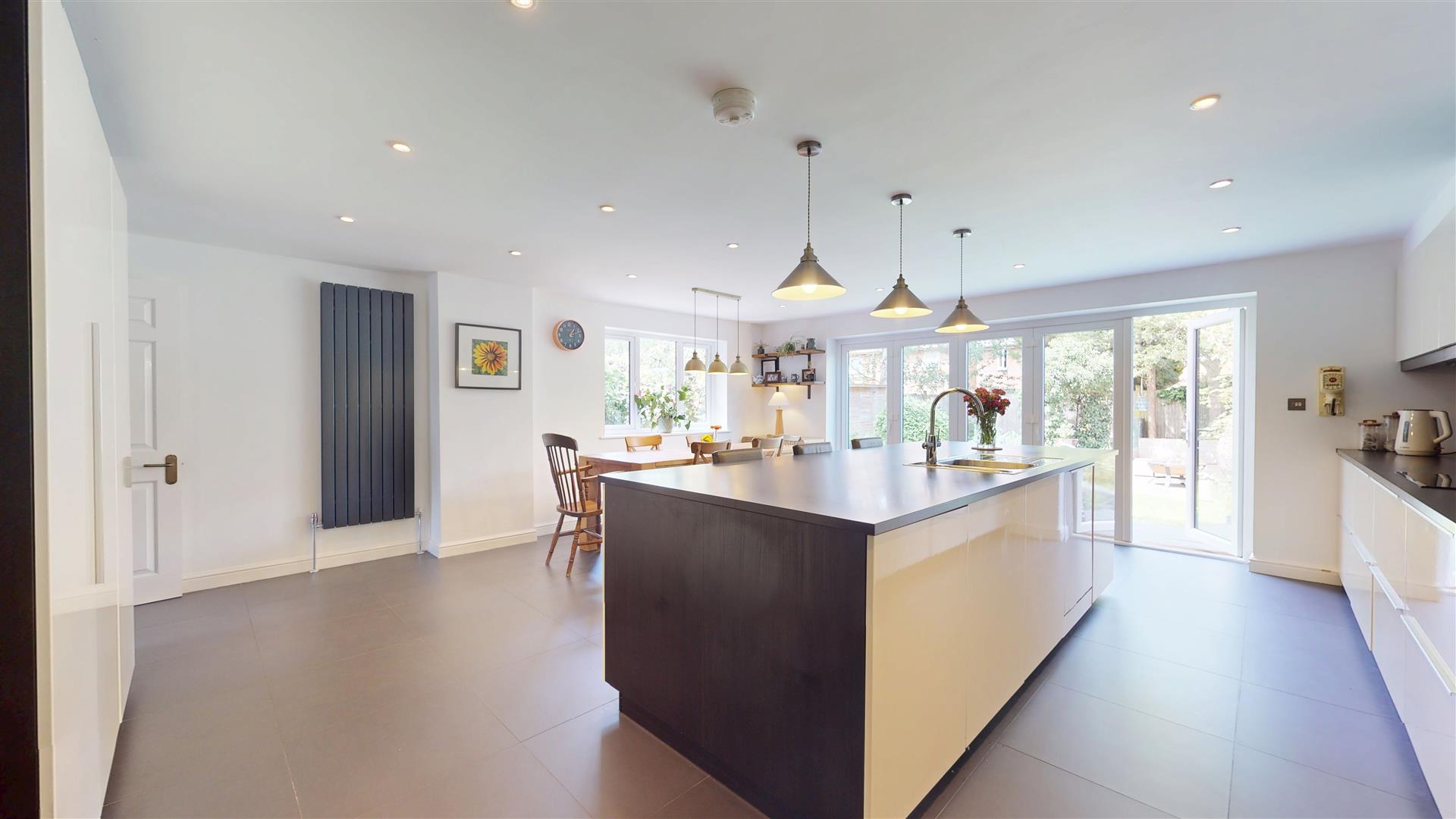 5 bed property in Hindemith Gardens, Old Farm Park Milton Keynes